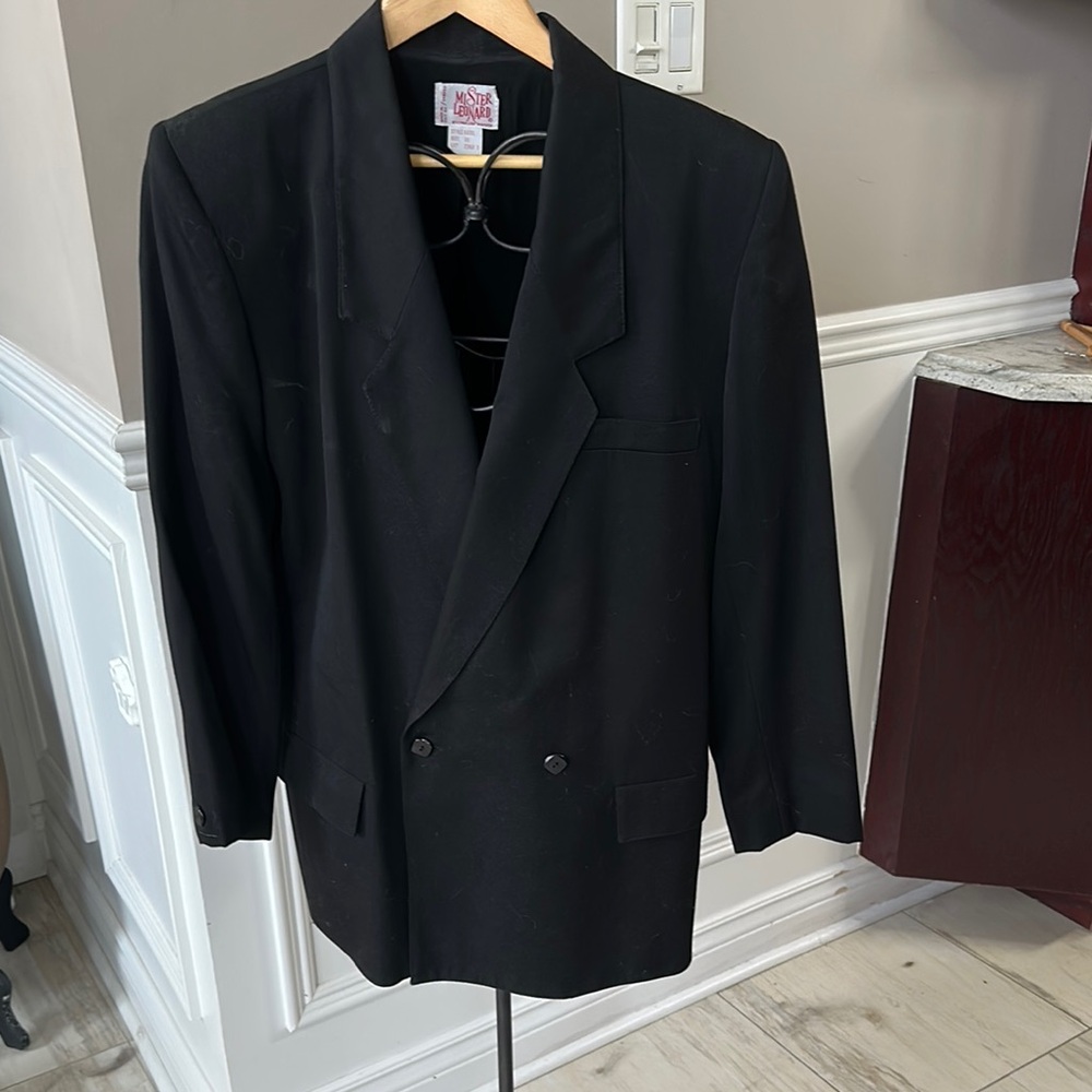Black Double-Breasted  blazer with Peaked Lapels
100% pure Virginia Wood